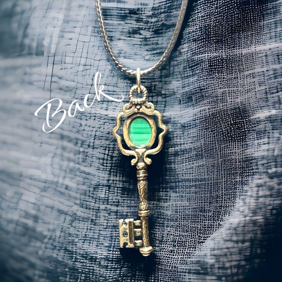 ✨Cute Malachite Key Necklace✨ - Picture 2 of 3